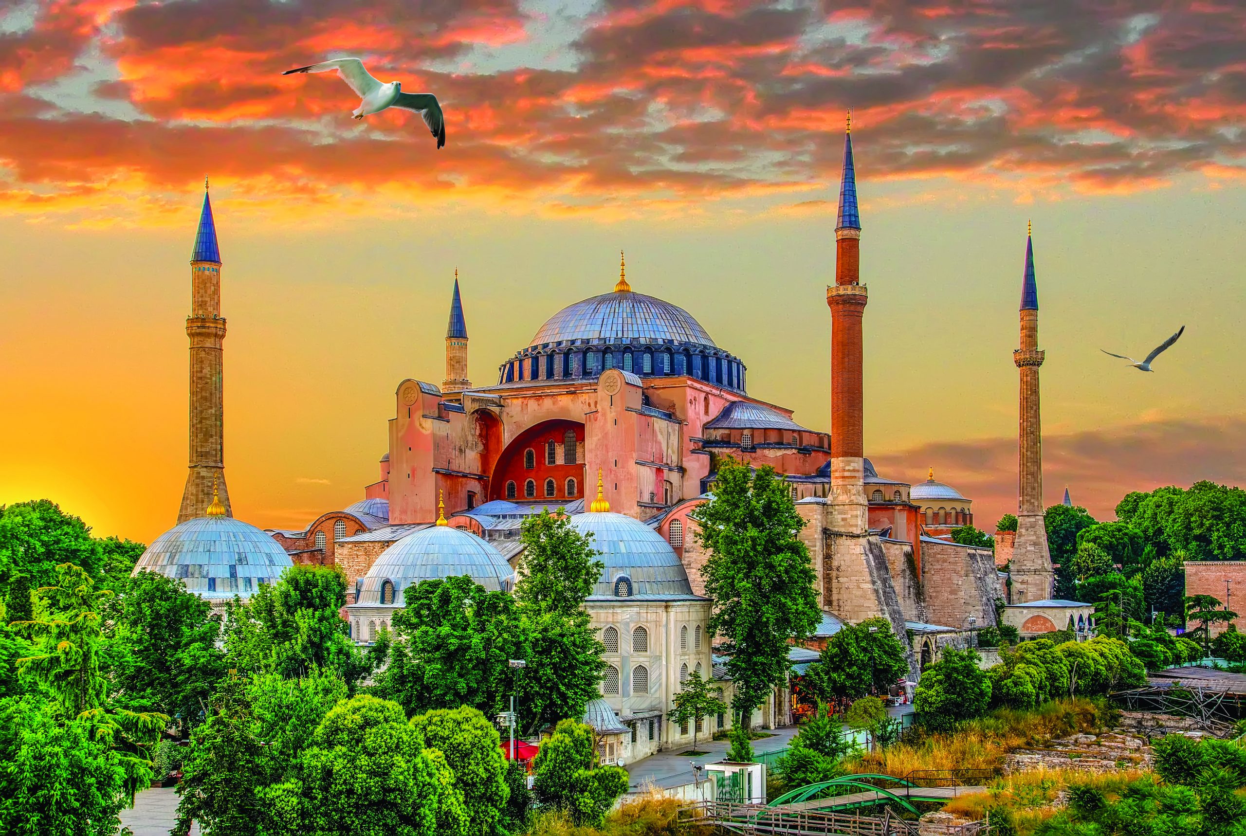 The Magic of Two Continents: The Ultimate Travel Guide to Istanbul